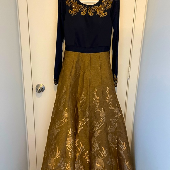 Designer Gown comes with net duppata (with designer tassel) & silk bottom. - Picture 3 of 8